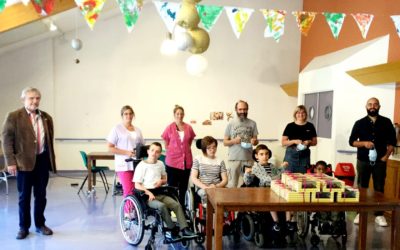 Don de chocolats par les Kiwanis à l&rsquo;IEM les Babissous